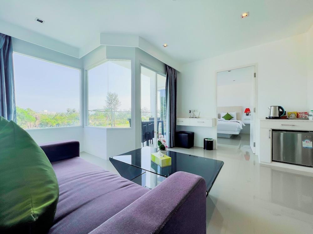 Grand Sunset Hotel Phuket Room Type - Grand Deluxe