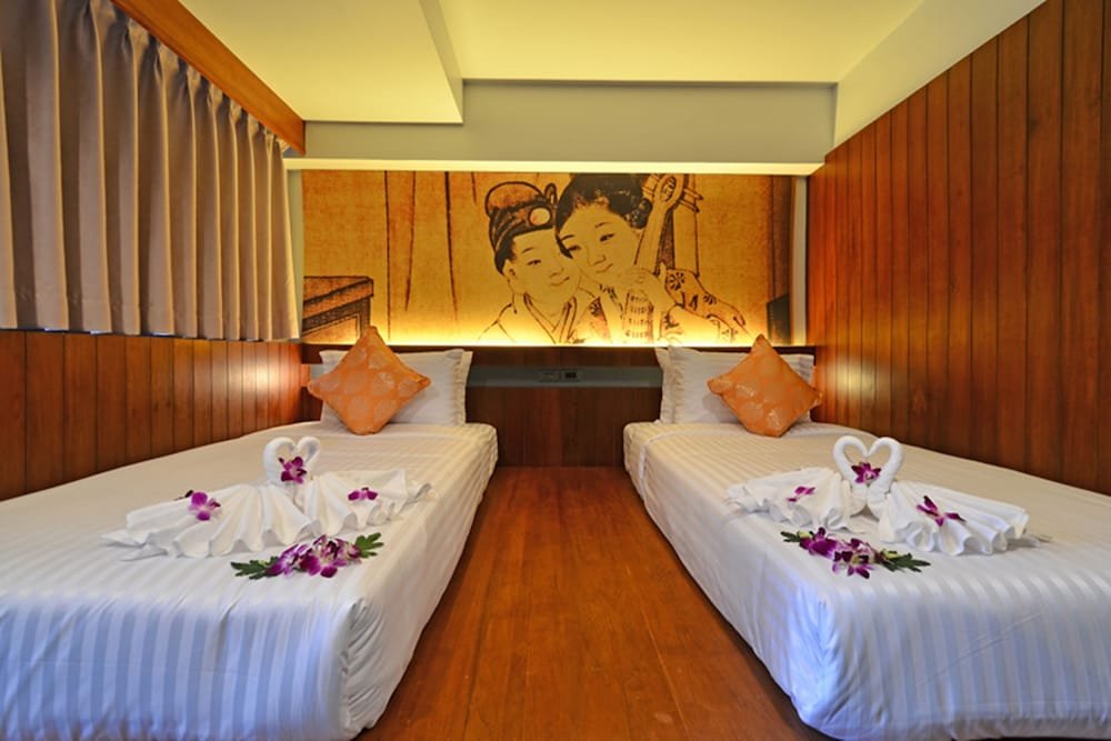 Lap Roi Karon Beachfront - Tap to explore photos