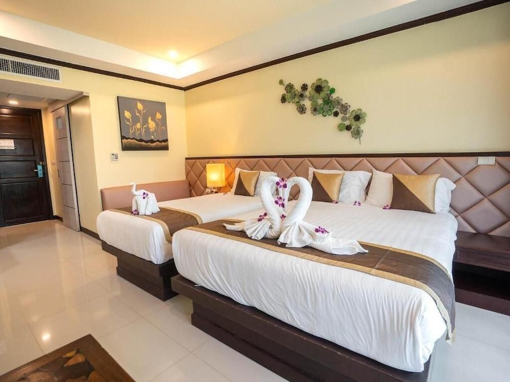 Baan Sailom Resort - Tap to explore photos