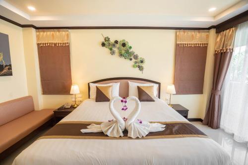 Baan Sailom Resort - Tap to explore photos