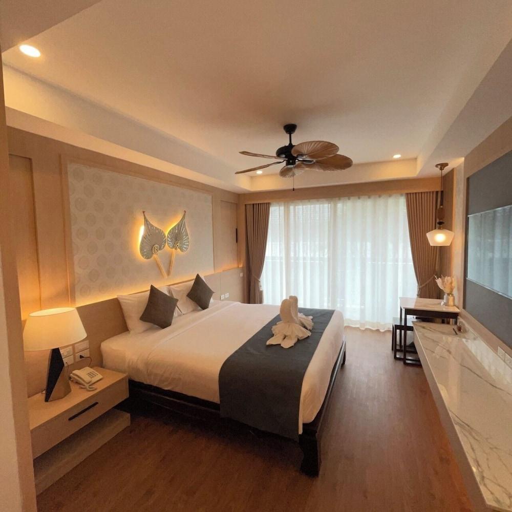 Baan Sailom Resort Room Type - Deluxe Double Room, 1 Bedroom, Bathtub Grab Bars, Pool View