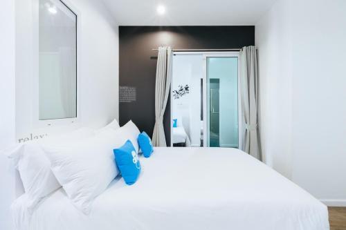 Blu Monkey Boutique Samkong - Tap to explore photos