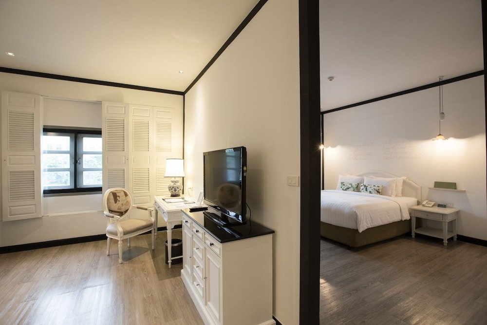 The Raweekanlaya Hotel Bangkok Room Type - Governess Suite