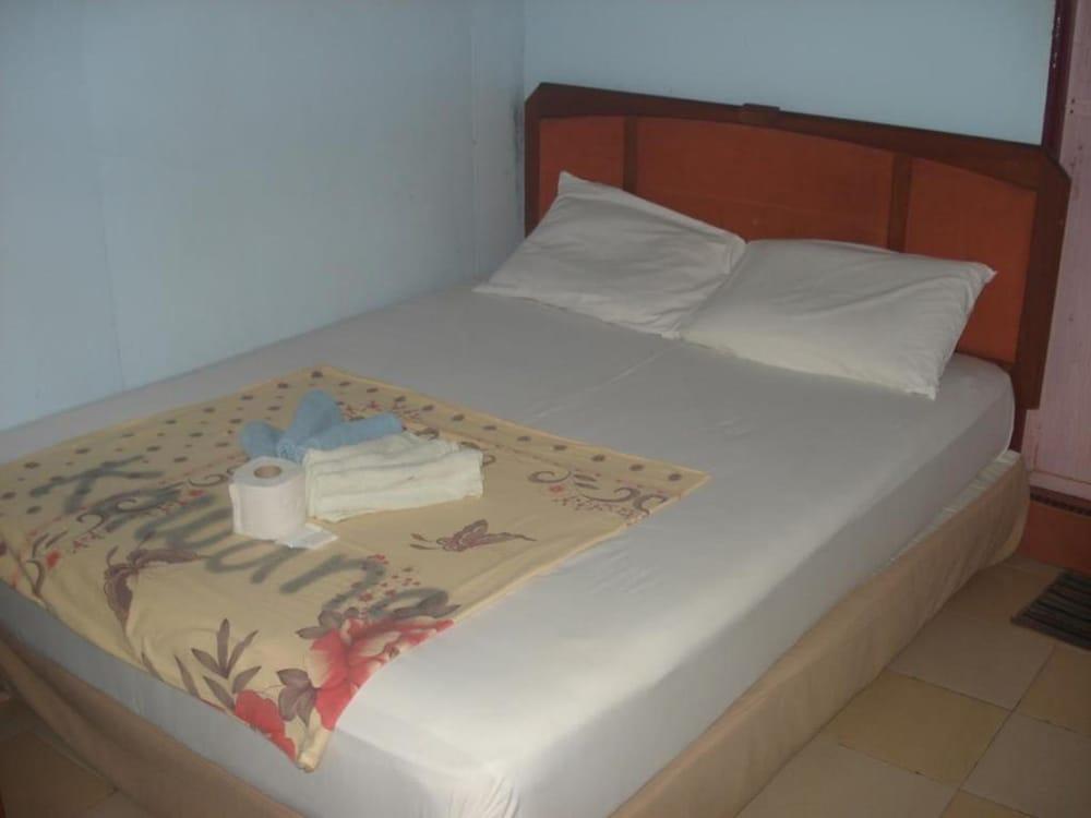 Kawana Tourist Inn - Tap to explore photos