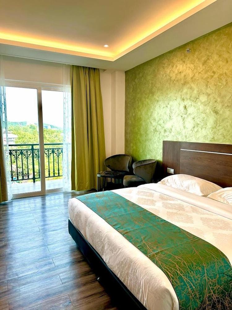 Malibest Resort Room Type - Deluxe Premier Double Room