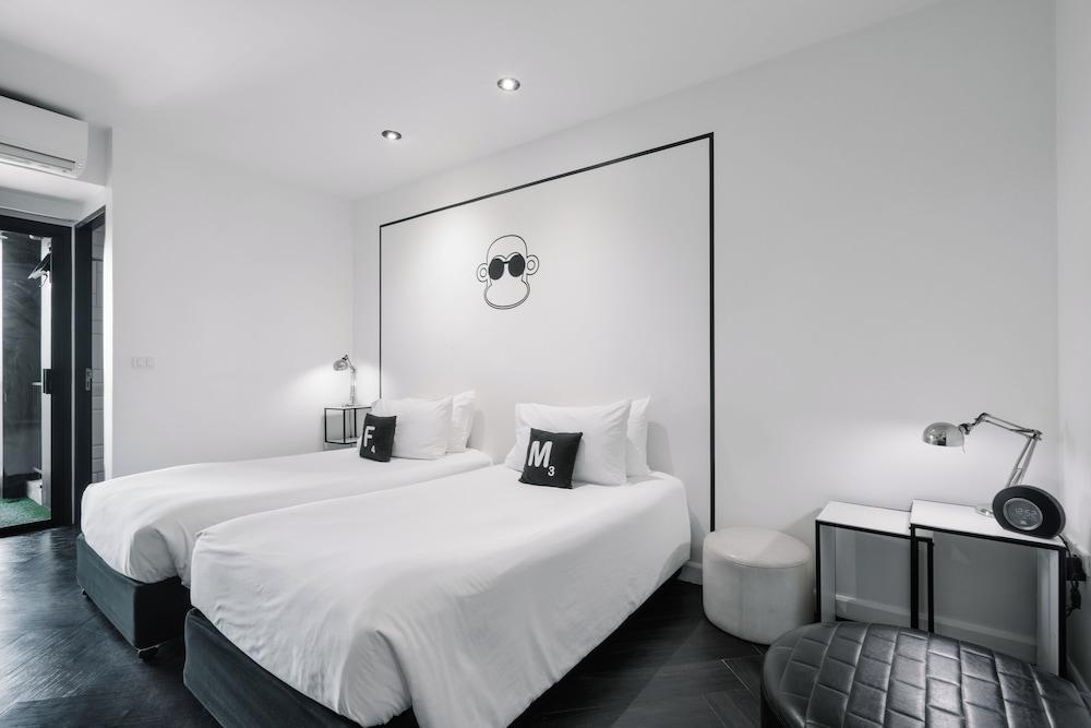 Blu Monkey Hub and Hotel Room Type - Deluxe King - Free Co-Working space 24 hrs. Blu Monkey Hub and Hotel Room Type - Deluxe King - Free Co-Working space 24 hrs.