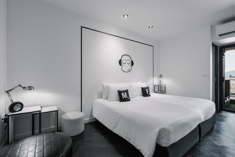 Blu Monkey Hub and Hotel Room Type - Deluxe King - Free Co-Working space 24 hrs. Blu Monkey Hub and Hotel Room Type - Deluxe King - Free Co-Working space 24 hrs.