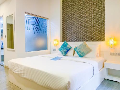 Velana Beach Hotel Maldives Room Type - Standard Room Fixed window