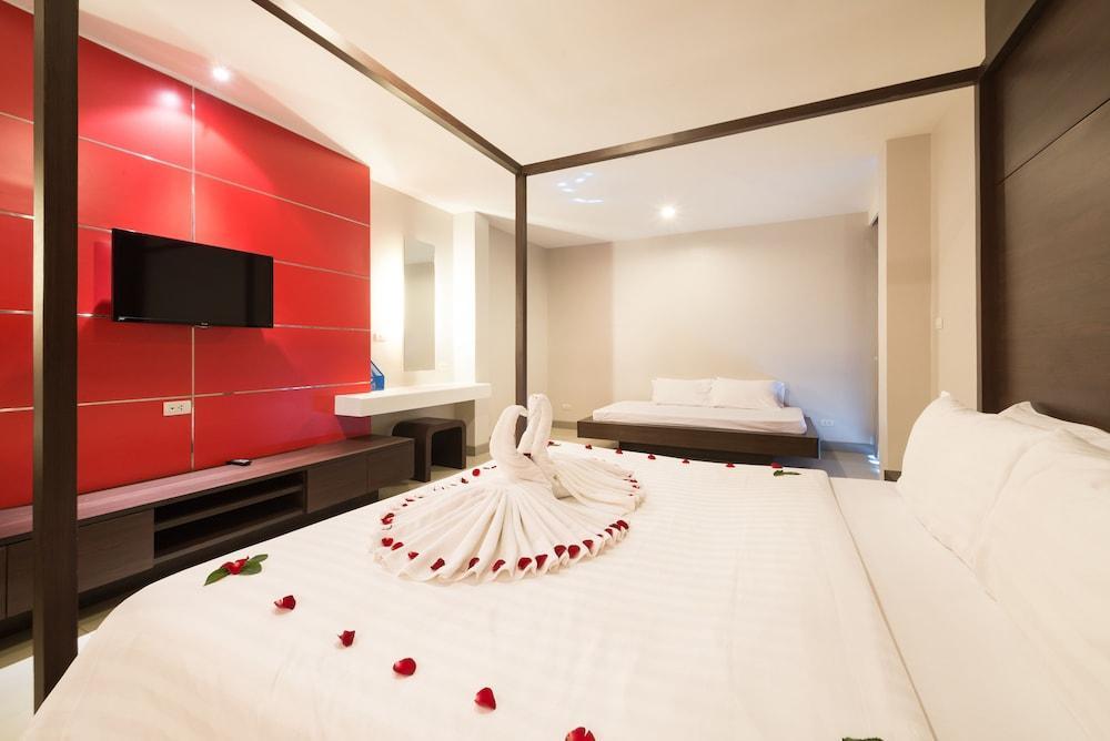 Alfresco Phuket Hotel - Tap to explore photos