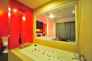 Alfresco Phuket Hotel - Tap to explore photos