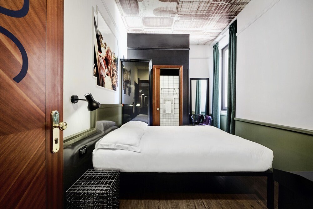 Generator Rome Room Type - Deluxe King