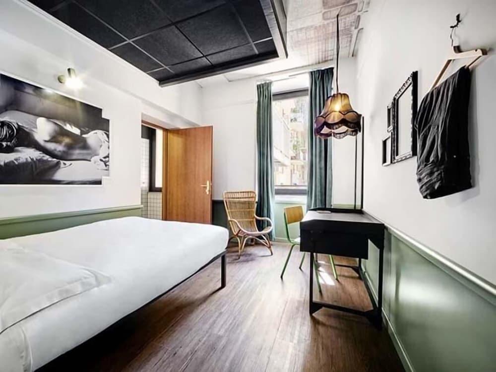 Generator Rome Room Type - Deluxe Single