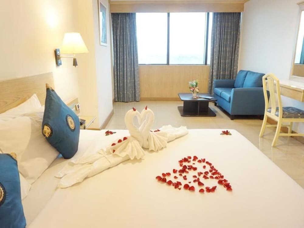Bay Hotel Srinakarin Room Type - Deluxe Room