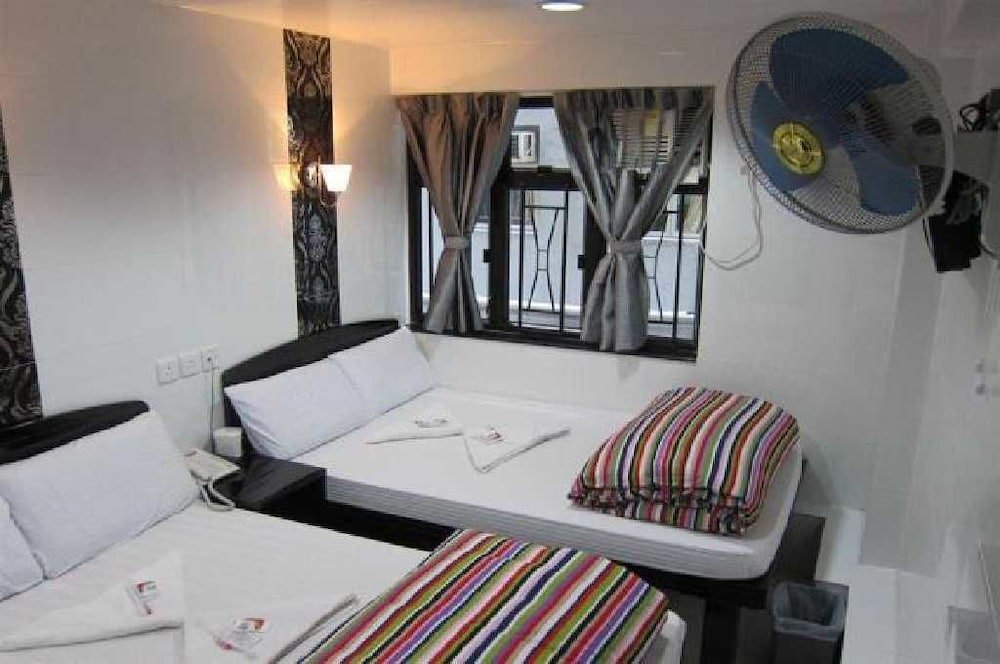 Premium Lounge Room Type - Suite, 2 Bedrooms (6 People)