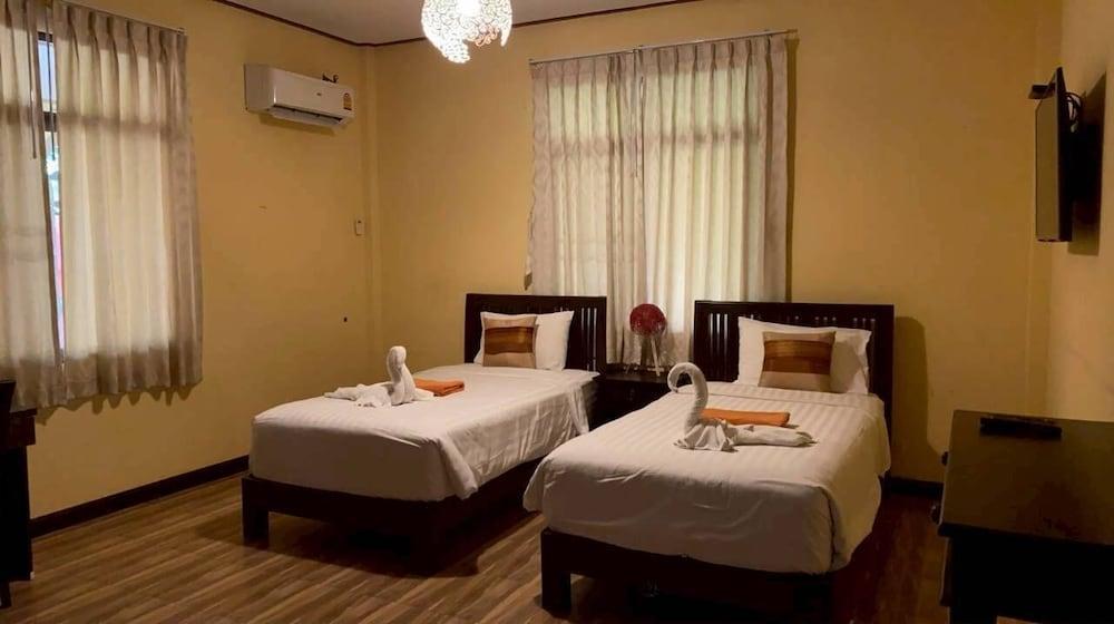Taratai Villa Guest House Room Type - Deluxe Twin Room Taratai Villa Guest House Room Type - Deluxe Twin Room