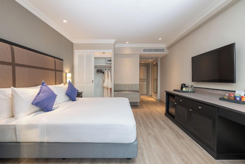 NH Bangkok Sukhumvit Boulevard  Room Type - Deluxe Room