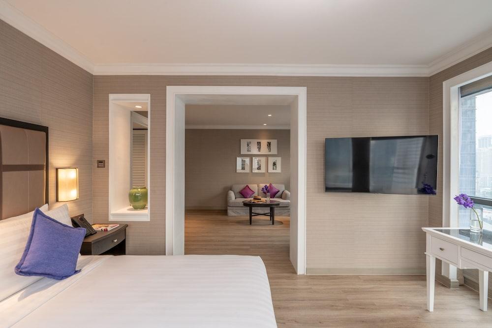 NH Bangkok Sukhumvit Boulevard  Room Type - City View Suite