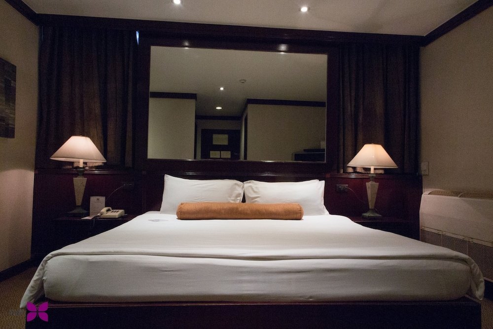 City Lodge Soi 9 Bangkok - Tap to explore photos