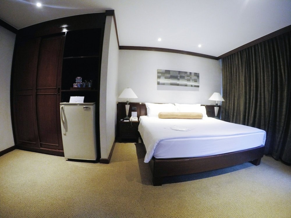 City Lodge Soi 9 Bangkok Room Type - Standard Corner Room, City View