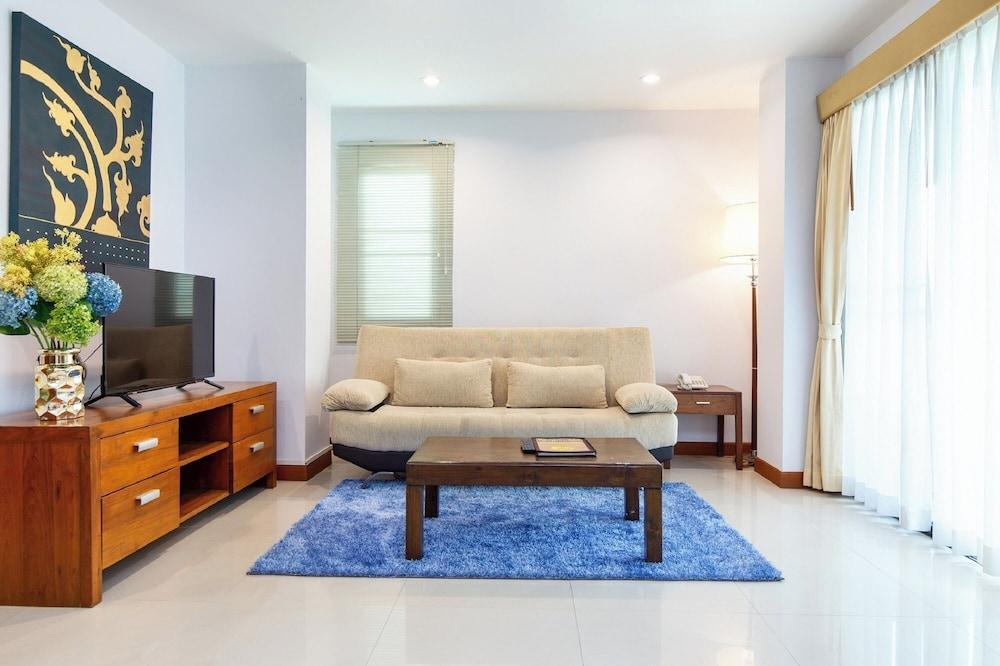 Lasalle Suites Hotel and Residence Room Type - One Bedroom Suite - City View (Twin)