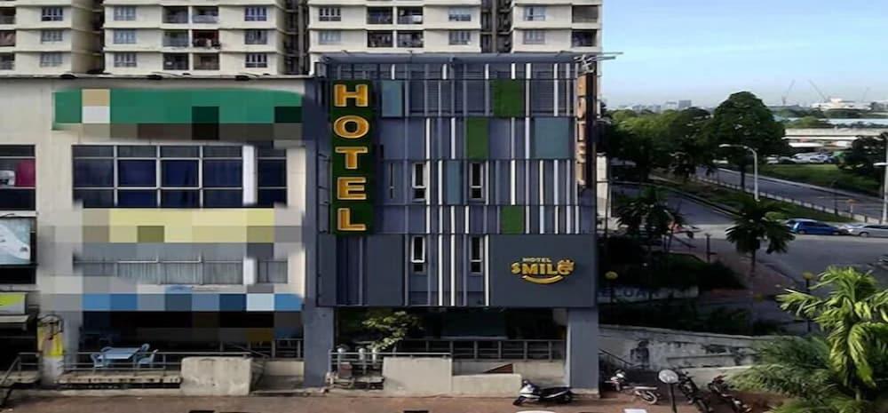 Smile Hotel Cheras Pudu KL - Tap to explore photos