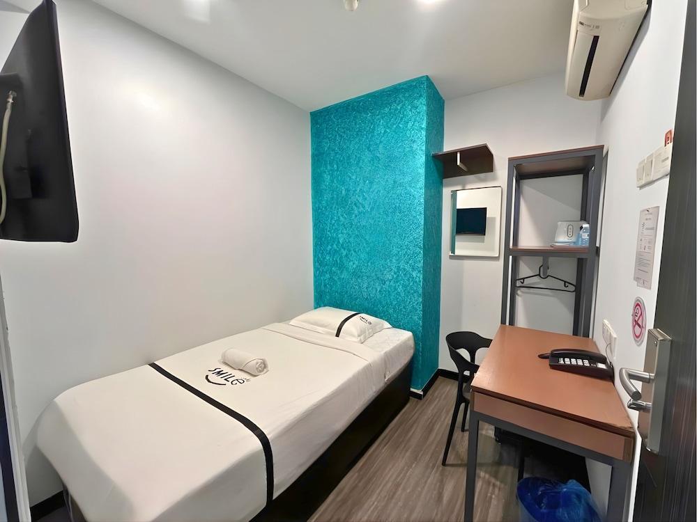 Smile Hotel Cheras Pudu KL - Tap to explore photos