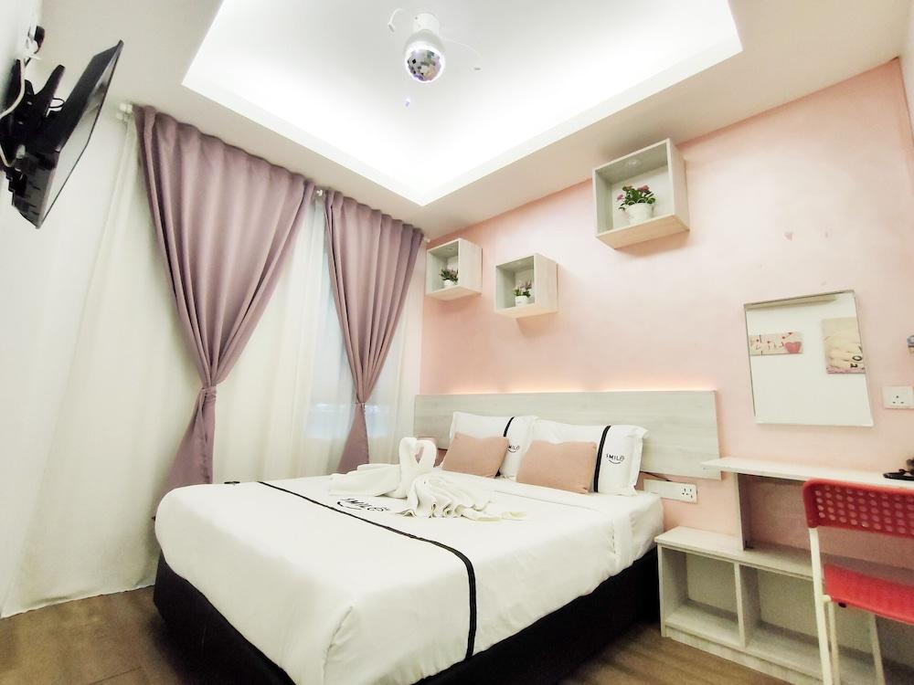 Smile Hotel Danau Kota Room Type - Romantic Room