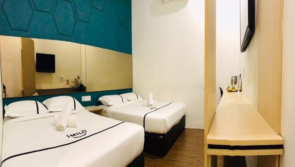 Smile Hotel Wangsa Maju - Tap to explore photos