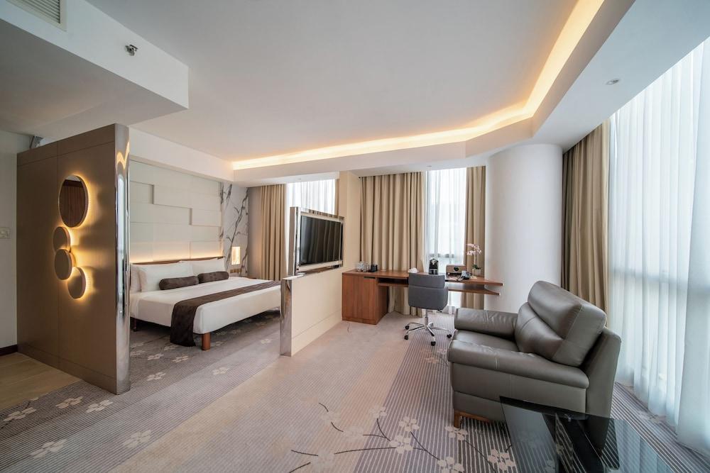 St. Giles Boulevard Hotel Room Type - Suite