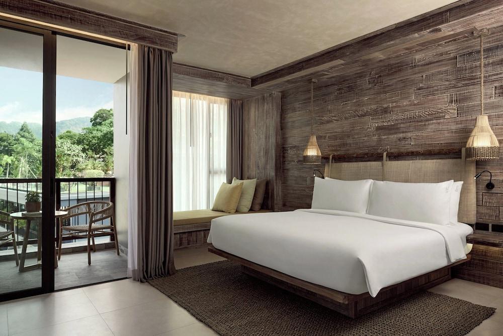 Dinso Resort & Villas Phuket, Vignette Collection - Tap to explore photos