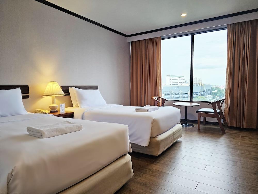 Alexander Hotel Room Type - Superior Room