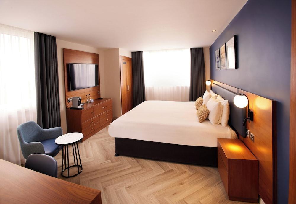 Thistle London Hyde Park Kensington Gardens Room Type - Deluxe Family Room Sleeps 4
