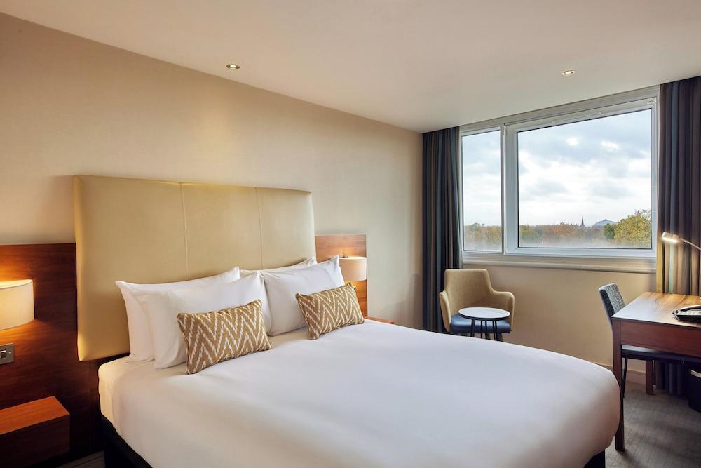 Thistle London Hyde Park Kensington Gardens Room Type - Deluxe Double Room, 1 Double Bed, Garden View Thistle London Hyde Park Kensington Gardens Room Type - Deluxe Double Room, 1 Double Bed, Garden View