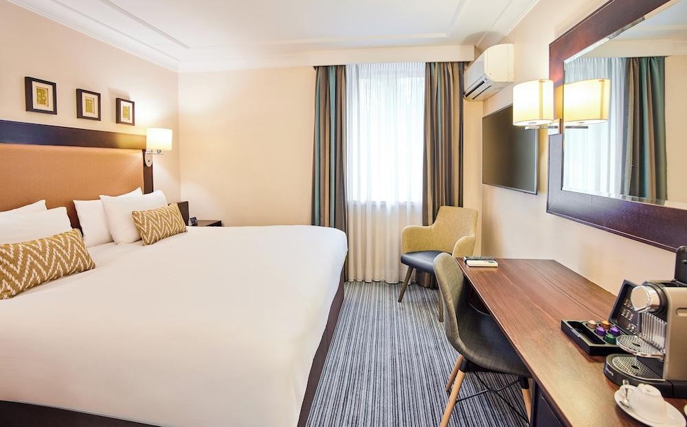 Thistle London Heathrow Terminal 5 Room Type - Deluxe Double Room, 1 King Bed