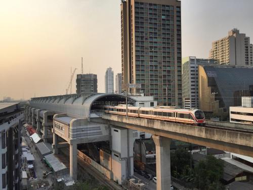 Top High Airport Link Hotel - Tap to explore photos