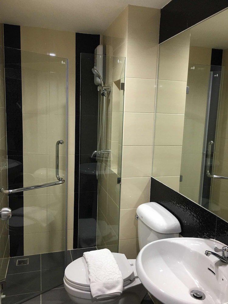 Top High Airport Link Hotel - Tap to explore photos