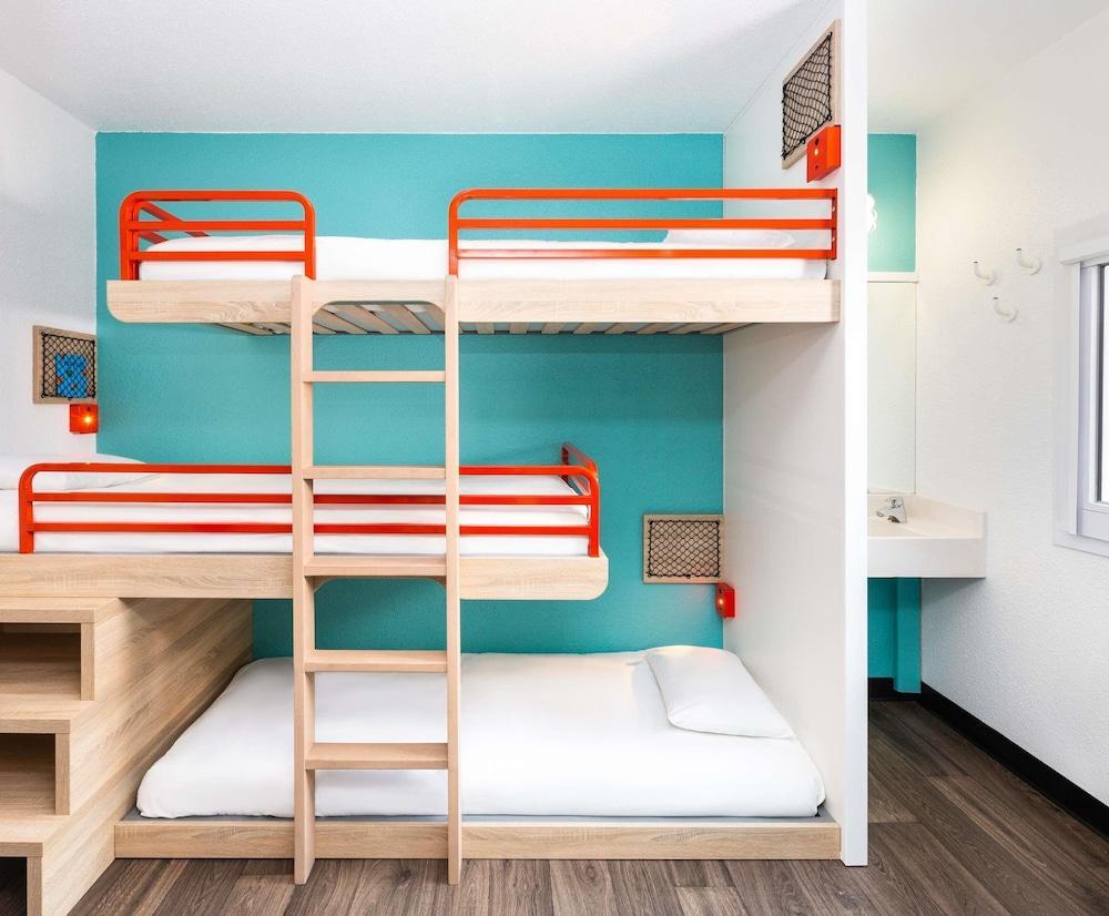 hotelF1 Roissy CDG Room Type - Family Room, Multiple Beds, Shared Bathroom hotelF1 Roissy CDG Room Type - Family Room, Multiple Beds, Shared Bathroom