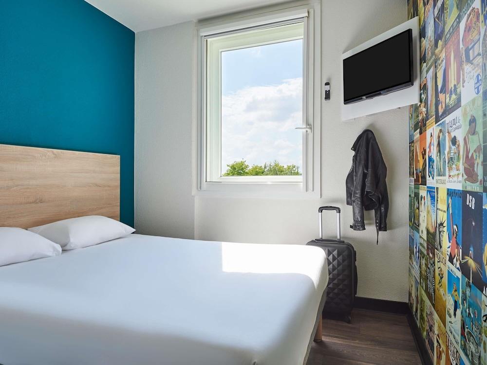 hotelF1 Roissy CDG Room Type - Room, 1 Double Bed, Private Bathroom (Cabrio)