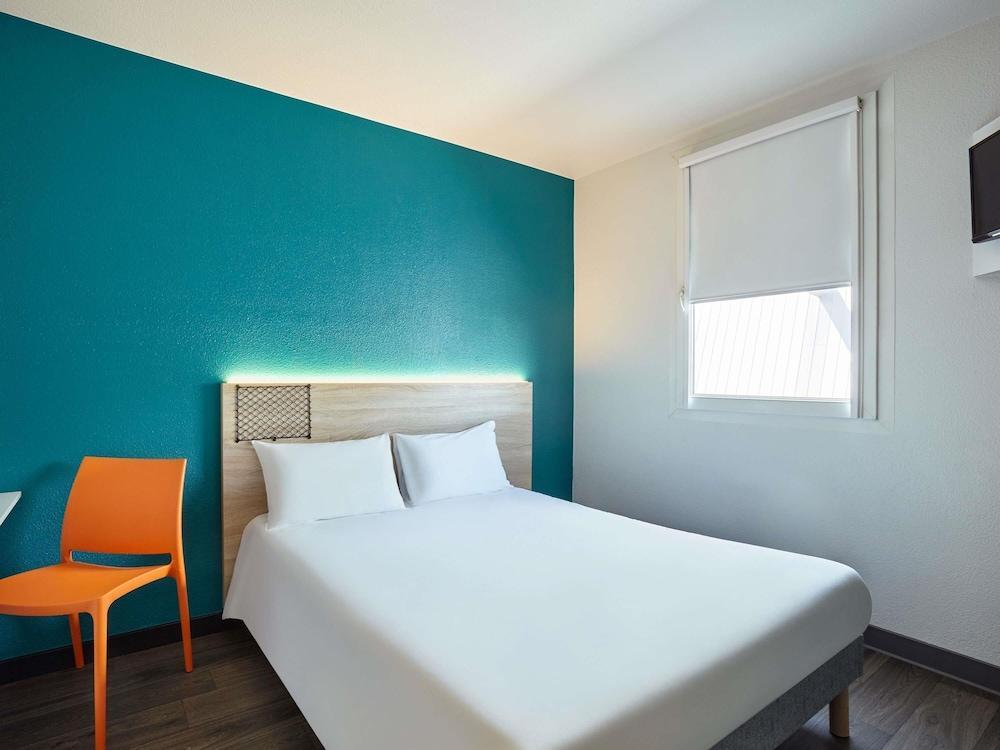 hotelF1 Roissy CDG Room Type - Room, 1 Double Bed, Private Bathroom (Cabrio)