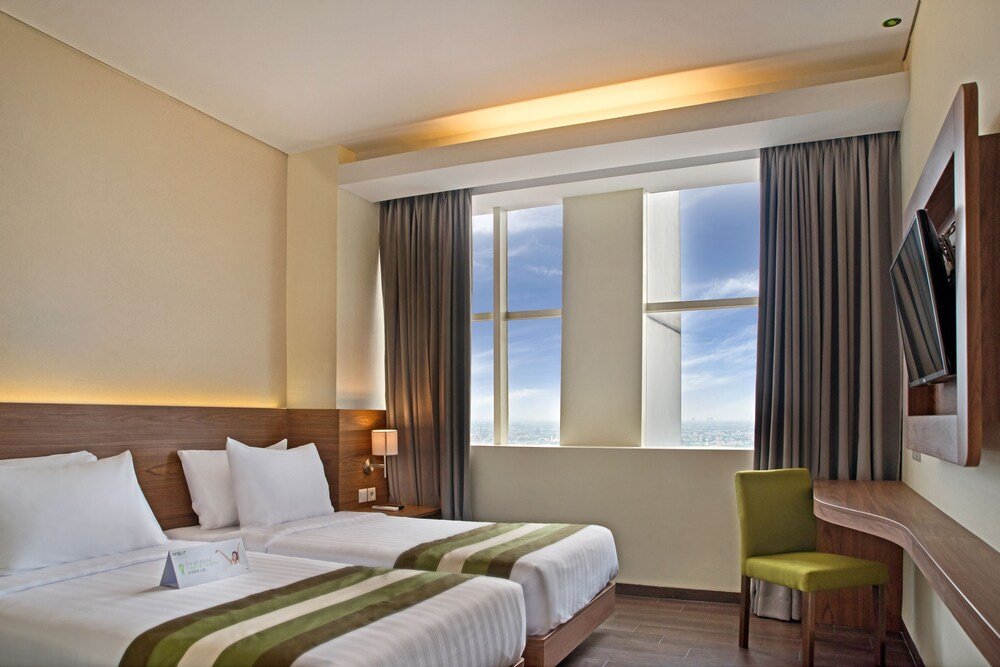 Grand Whiz Hotel Poins Simatupang Jakarta - Tap to explore photos
