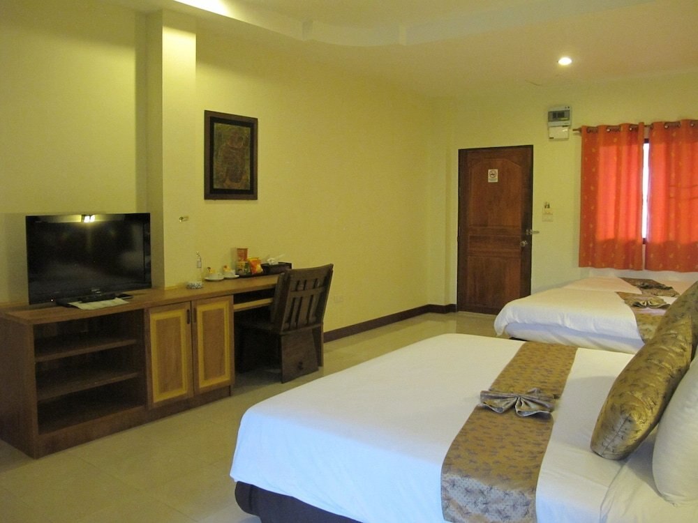 OYO Baan Tong Tong Pattaya Resort - Tap to explore photos