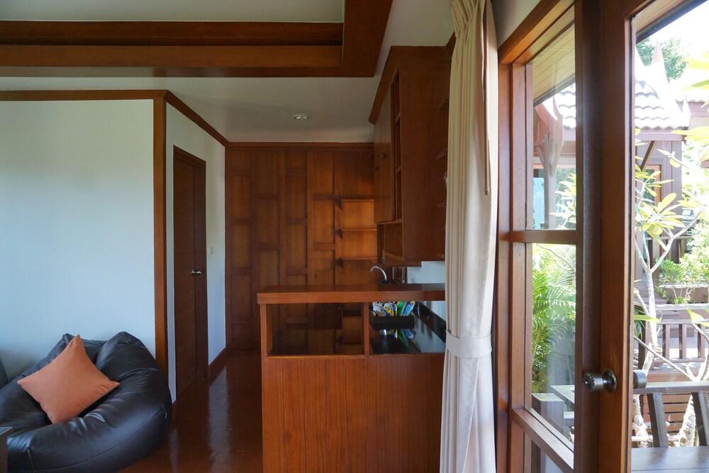 Kaya Mani Thai Villa Resort Samui - Tap to explore photos