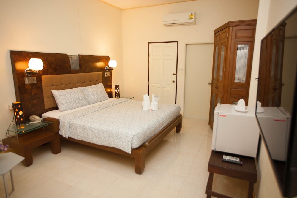 Lotusland Resort Room Type - Deluxe Room, 1 King Bed