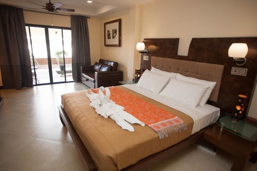 Lotusland Resort Room Type - Premium Suite, 1 King Bed with Sofa bed, Bathtub, Garden View