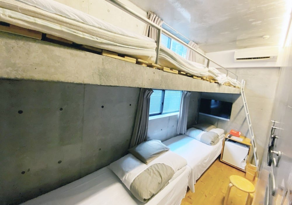 Kangaroo Hotel Room Type - Room with 4 Beds