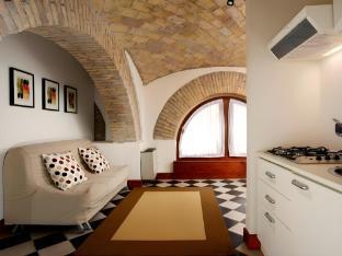 Roma Resort Termini - Tap to explore photos