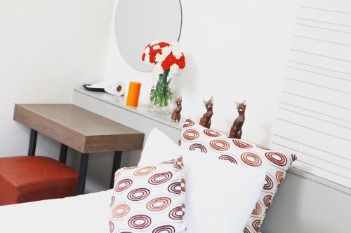 Leenova Hotel Room Type - Deluxe Twin Room