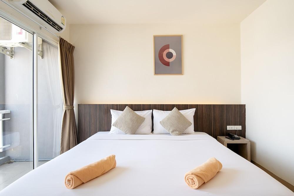 Leenova Hotel Room Type - Studio Double Bed