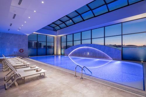 DoubleTree by Hilton Istanbul Umraniye - Tap to explore photos