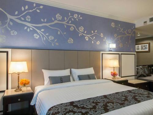 Sara's Hotel Room Type - Grand Deluxe King Room